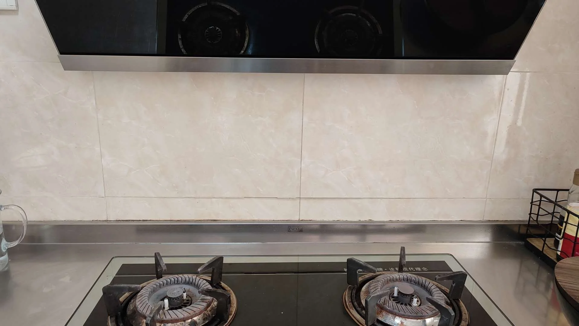 厨房墙砖鼓起来了怎么修复好(厨房墙砖鼓起来了怎么修复好呢)